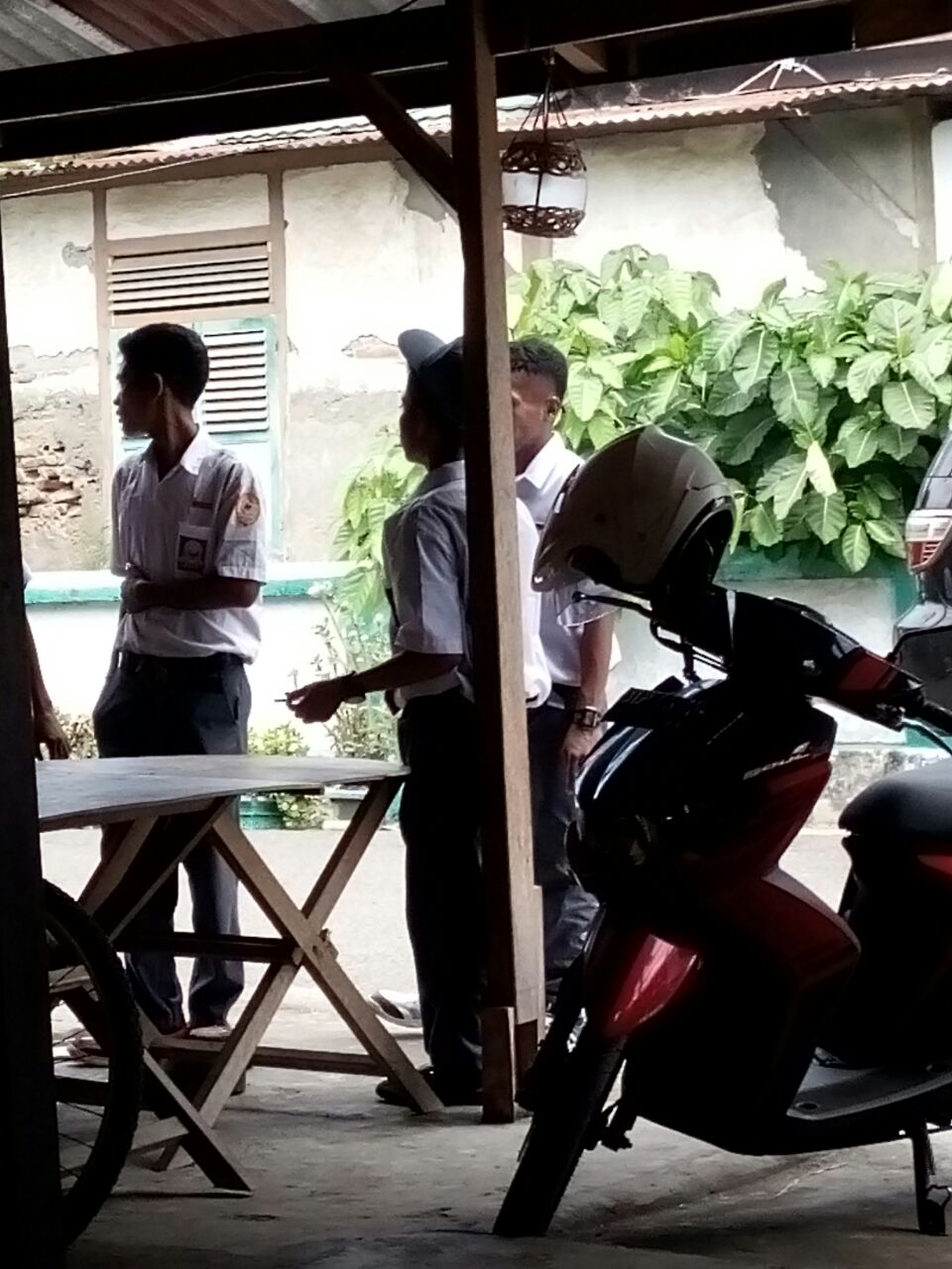Pelajar Berkeliaran di Jam Sekolah