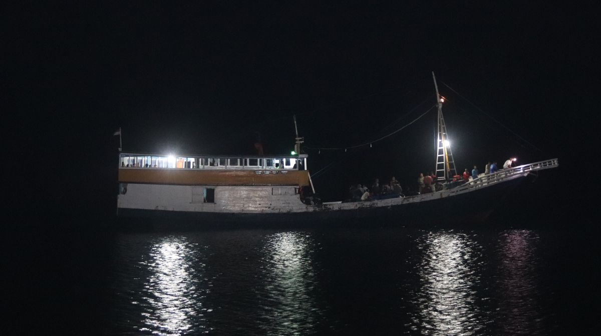 Basli Ali Keliling 4 Kecamatan Kepulauan Salurkan Bantuan PKH