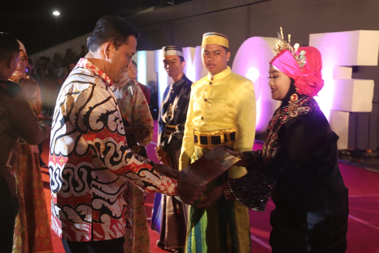 Wakapolda Pimpin Seremoni Penutupan Festival Seni Budaya Bugis Makassar