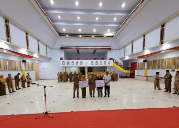 Diserahkan Wabup, Ahli Waris Nurjannah dan Nuryatim Dapat Santunan BPJSTK