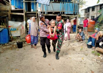 Kapolres Selayar Apresiasi Bhabinkamtibmas & Babinsa Yang Gotong Warga Menuju Rumah Sakit