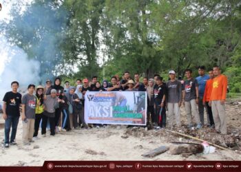 KPU Kabupaten Kepulauan Selayar Gelar Aksi Bersih Pantai Bertema “Garuda Demokrasi”
