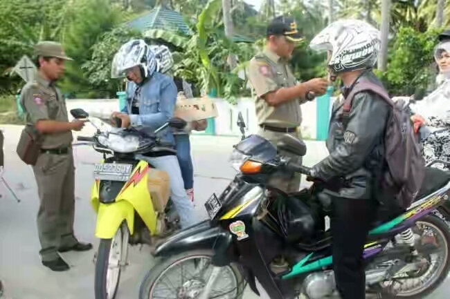 Keluar Jangan Lupa Bawa KTP, Satpol PP Kepulauan Selayar Gelar Operasi Yustisi