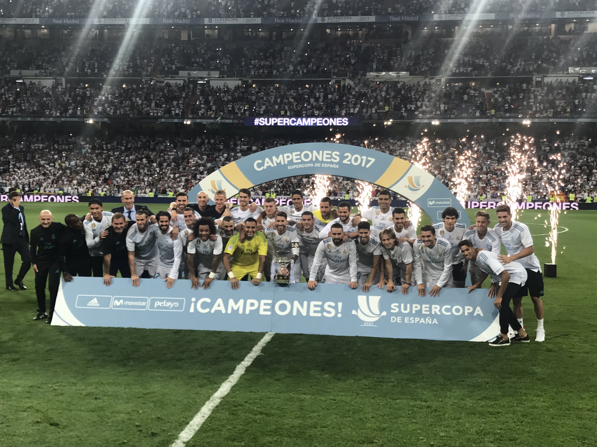 Tambah Derita Barcelona, Real Madrid Juara Piala Super Spanyol