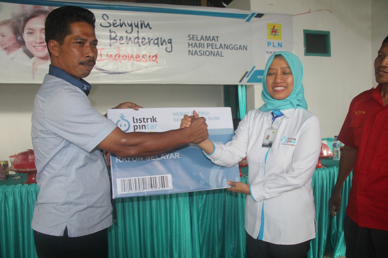 Kepala Desa Bonea Makmur Bersyukur Desanya Sudah Dialiri Listrik PLN