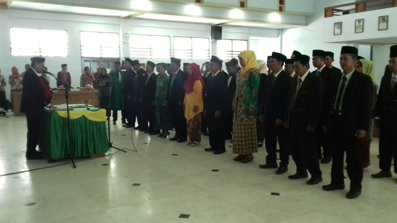 KETUA PANWASLU KAB. KEPULAUAN SELAYAR LANTIK 33 PANWASCAM