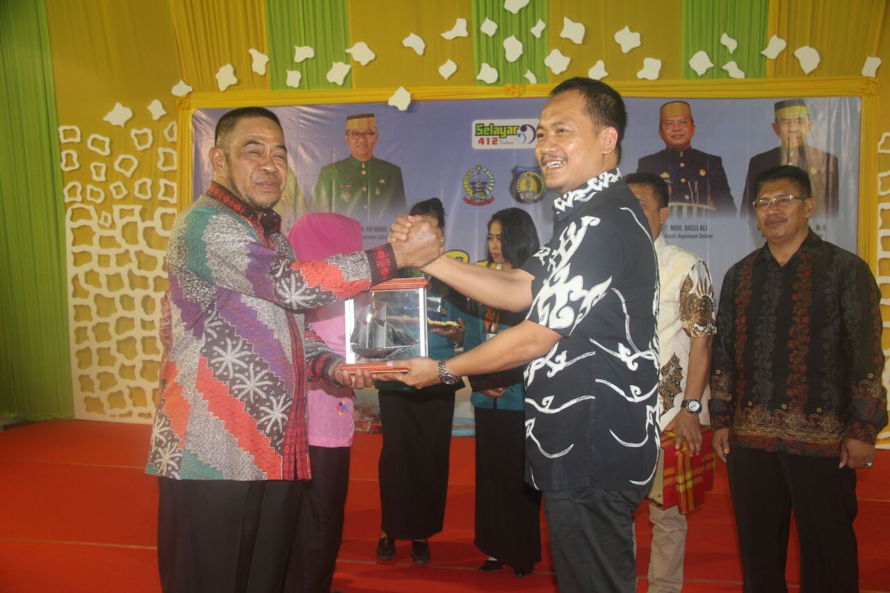 HUT Selayar Ke 412