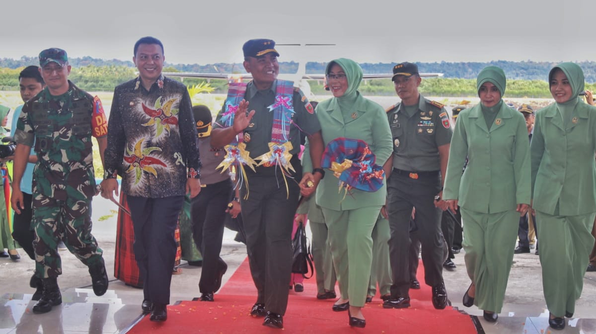 Tari Pa’duppa Sambut Kedatangan Pangdam XIV Hasanuddin di Selayar