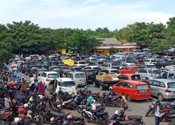Puncak Arus Balik, Ratusan Kendaraan Padati Pelabuhan Pamatata
