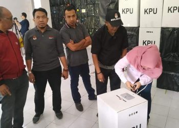 Persiapkan Bukti PHPU, KPU Selayar Buka Kembali Kotak Suara