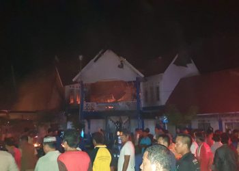 Polres  Selayar Kerahkan Personil di TKP Kebakaran Terminal Pelabuhan Pammatata