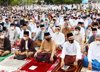 Bupati & Jajaran Forkopimda Selayar Shalat Idul Fitri di Lapangan Pemuda Benteng