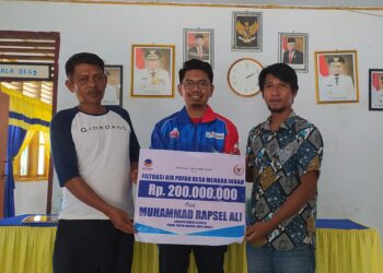 Rapsel Ali Salurkan Bantuan Mesin Filtrasi Air Payau Bagi Masyarakat Desa Menara Indah