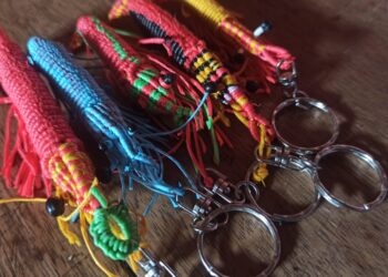 Warga Binaan Rutan Kelas IIB Selayar, Buat Gantungan Kunci Dari Plastik Bekas