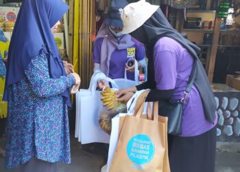 Patroli Plastik, SBSP Sasar Pengunjung Di Pasar Bonea