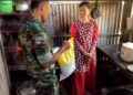 Program “Babinsa Masuk Dapur” Kodim 1415/Selayar Rem 141/Tp, Bagikan Sembako Kepada Warga