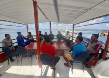 Kasat Polair Pimpin Jum’at Curhat Bersama ABK Kapal di Pelabuhan Benteng Selayar