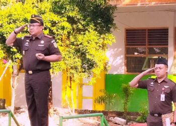 Jadi Pembina Upacara di SMAN 1 Selayar, Kajari Tekankan Kesadaran Hukum, Moral dan Digital 