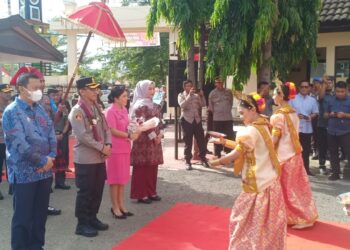 Bupati Selayar Sambut Kedatangan Kapolres Baru, Disertai Prosesi Tradisi Penjemputan