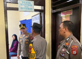 Kunjungi Polsek Benteng, Kapolres Selayar Atensi  Fluktuasi Situasi Kamtibmas Jelang Pilkada 2024