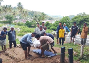 Keluarga Terkendala  Biaya,  Jenazah Yusuf Korban Pembunuhan Asal Manado dimakamkan di Jampea Selayar