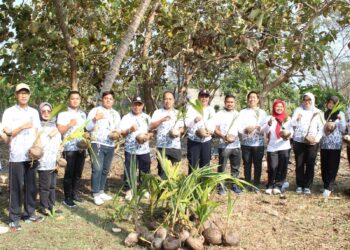 Semarak HUT Ke-80 RI, Rutan Selayar Tanam Kelapa