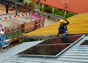 10 Jam Hantam Laut, PLN Bawa Kado Kemerdekaan untuk Pulau Rajuni